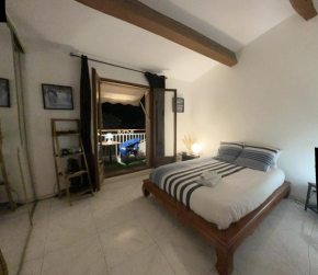 Chambre privée avec salle d’eau et terrasse au calme